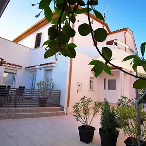 Dante Apartment