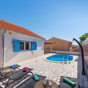 https://villa-nika-jasenice-zadar.hotelinzadar.com