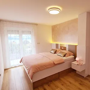 https://apartment-karamarko.primorje-gorskikotar.com
