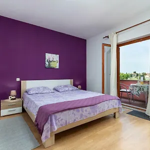 Sunny Valbandon Apartment